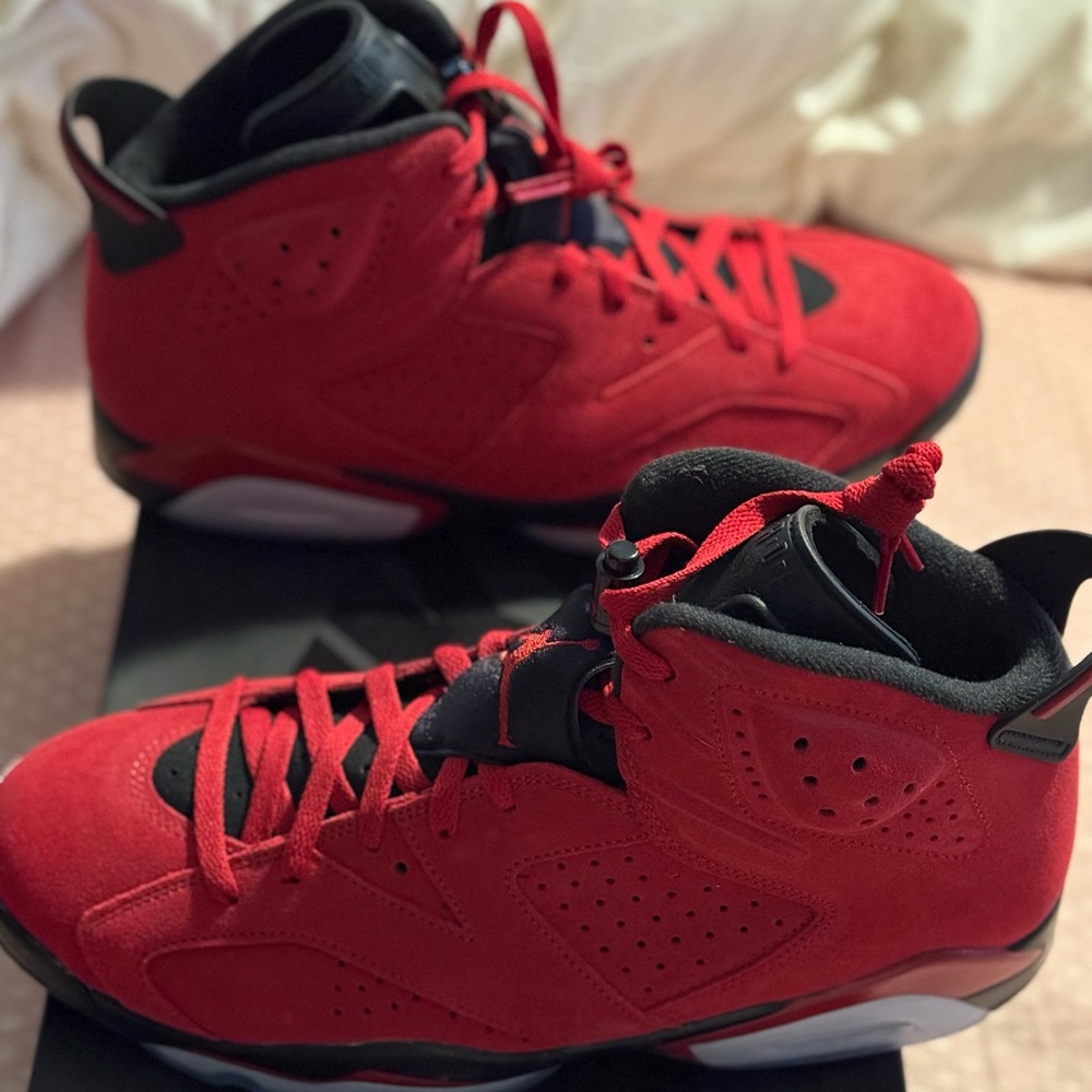 Bravo Toro Jordan 6s in size 12 men’s - Picture 3 of 4